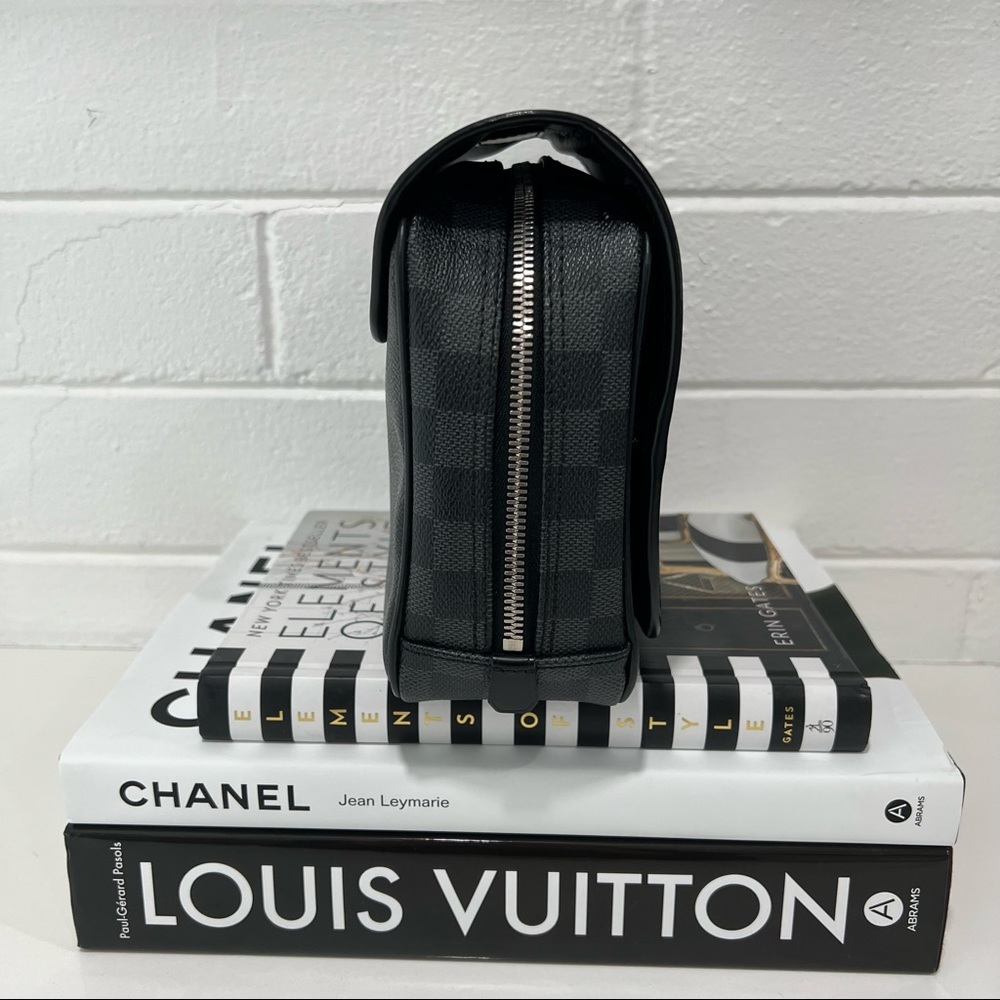 Louis Vuitton Case - Picture 5 of 15